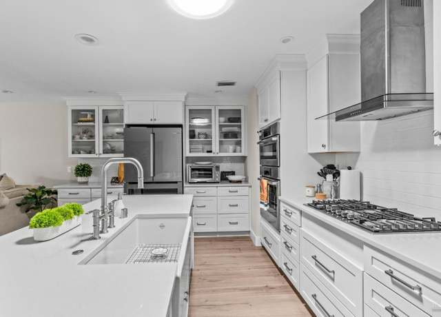 Property at 135 Vineyard Cir, Yountville, CA 94599, 2 beds, 2 baths