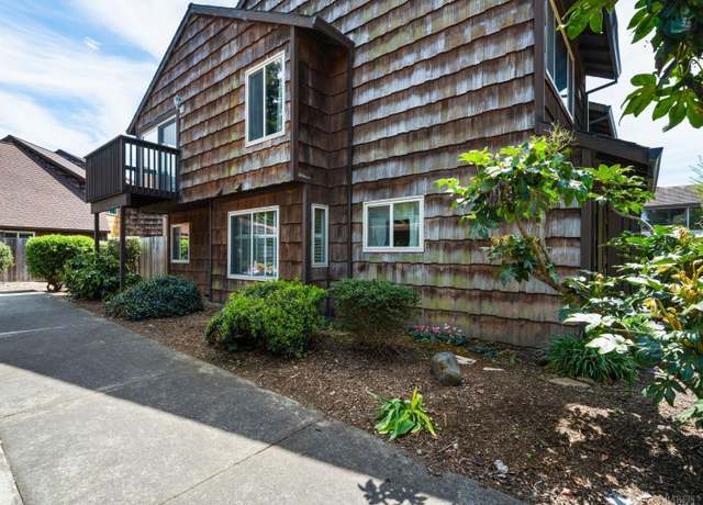 Property at 1560 Parkway Dr, Rohnert Park, CA 94928, 3 beds, 1.5 baths
