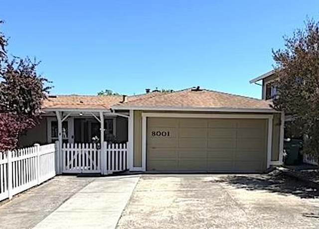 Property at 8001 Hill Dr, Sebastopol, CA 95472, 3 beds, 2 baths