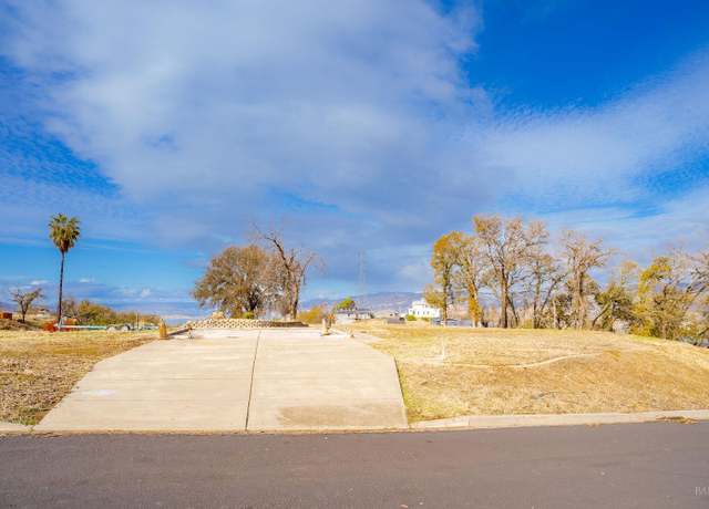 Property at 402 Woodhaven Ct, Napa, CA 94558