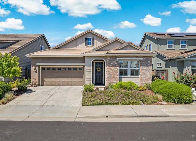 Property at 1080 Columbia Dr, Dixon, CA 95620, 3 beds, 2.5 baths