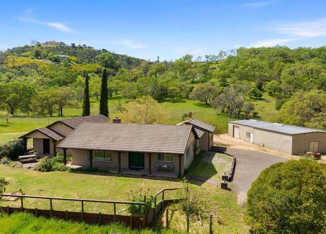 Property at 12600 Henno Rd, Glen Ellen, CA 95442, 2 beds, 2.5 baths