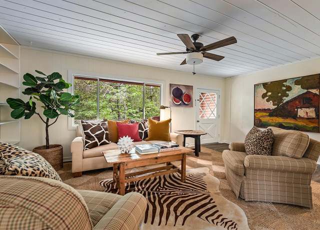 Property at 1940 N Fitch Mountain Rd, Healdsburg, CA 95448, 2 beds, 1 bath