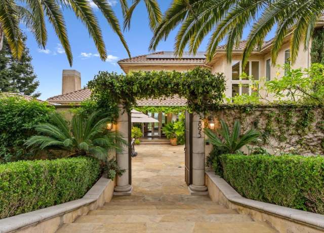 Property at 895 Valley View Dr, Healdsburg, CA 95448, 4 beds, 3.5 baths