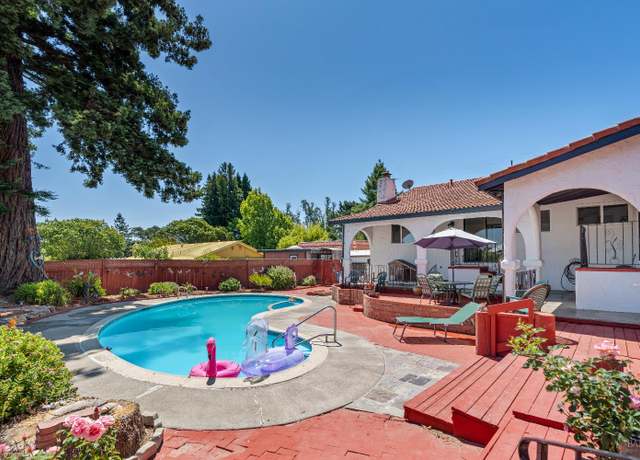 Property at 5174 Blank Rd, Sebastopol, CA 95472, 3 beds, 2.5 baths