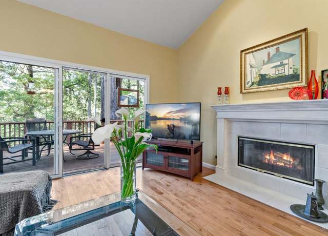 Property at 1011 Oak Mesa Dr, Santa Rosa, CA 95409, 2 beds, 2 baths