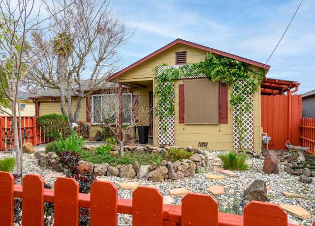 Property at 72 Bellevue Ave, Napa, CA 94558, 2 beds, 1 bath