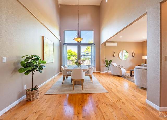 Property at 7580 Meadowlark Dr, Sebastopol, CA 95472, 5 beds, 3.5 baths