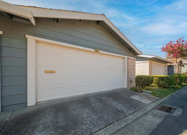 Property at 2813 Sundown Cir, Fairfield, CA 94533, 2 beds, 2.5 baths