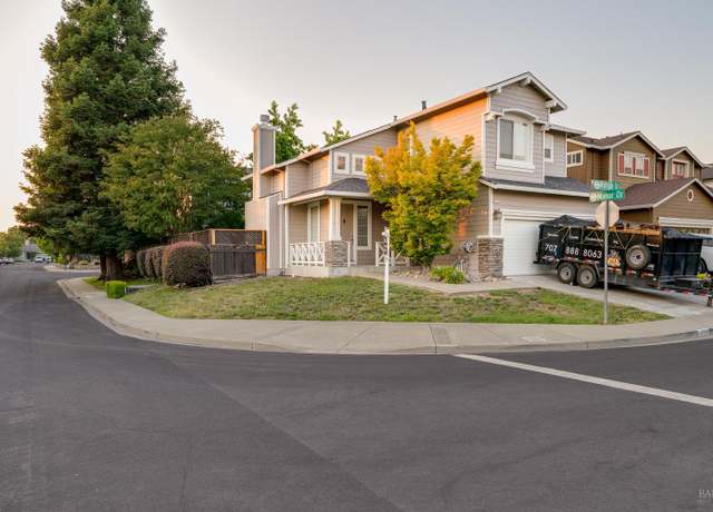 Property at 1220 Marque Dr, Rohnert Park, CA 94928, 3 beds, 2.5 baths
