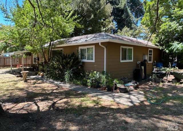 Property at 1038 Johnston St, Napa, CA 94558, 3 beds, 1 bath