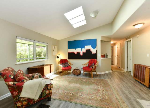 Property at 4 La Canada Ct, St. Helena, CA 94574, 2 beds, 2 baths