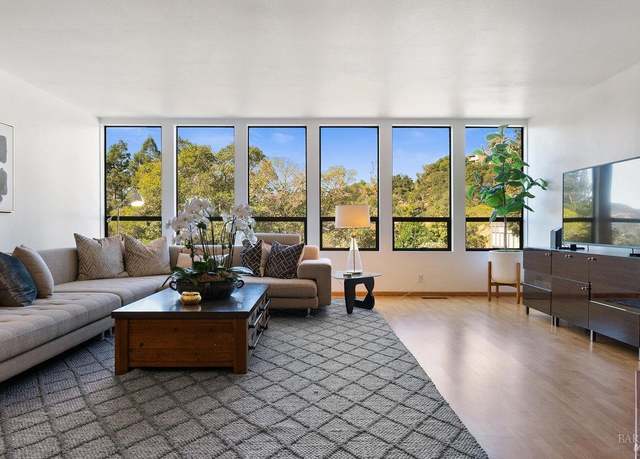 Property at 154 Professional Center Pkwy, San Rafael, CA 94903, 3 beds, 2.5 baths