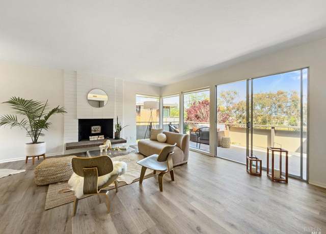 Property at 131 Pixley Ave, Corte Madera, CA 94925, 2 beds, 2 baths
