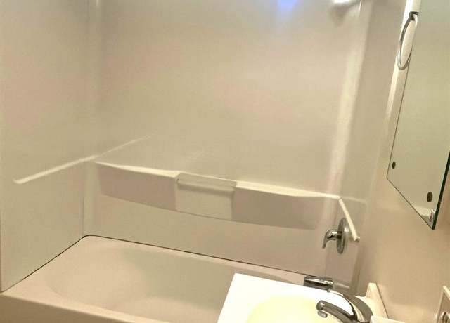 Property at 121 - 123 S East St S, Cloverdale, CA 95425, 4 beds, 2 baths
