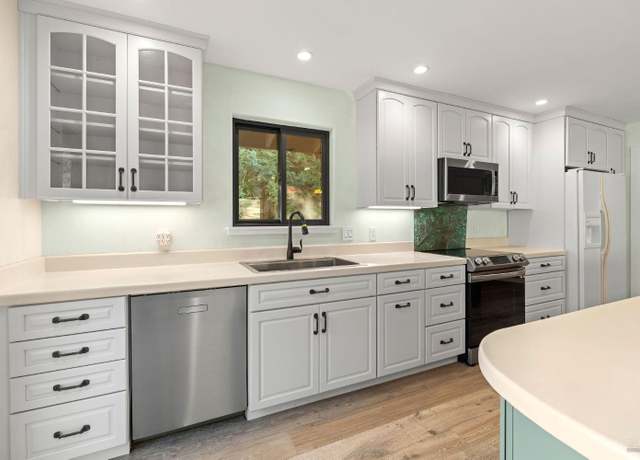Property at 46500 Signal Port Creek Rd, Gualala, CA 95445, 2 beds, 2.5 baths
