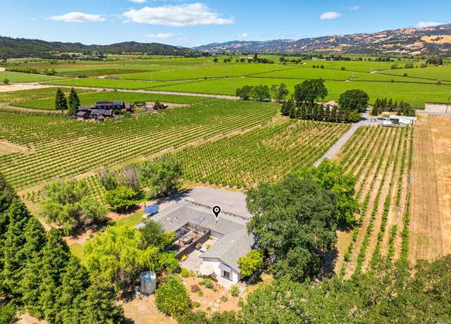 Property at 725 Lytton Station Rd, Healdsburg, CA 95448, 7 beds, 5 baths