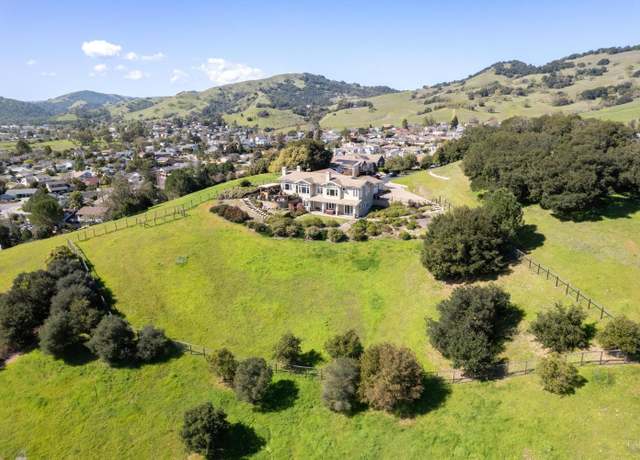 Property at 1054 Valle View Ct, Novato, CA 94945, 4 beds, 3.5 baths