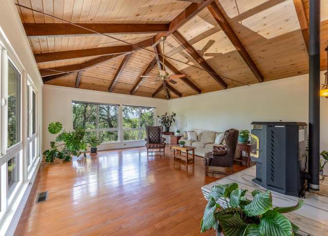 Property at 925 Knob Hill Rd, Ukiah, CA 95482, 3 beds, 2 baths