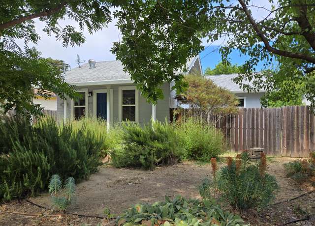 Property at 691 N Oak St, Ukiah, CA 95482, 3 beds, 2 baths