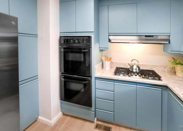 Property at 16 Los Robles Ct, St. Helena, CA 94574, 2 beds, 2 baths