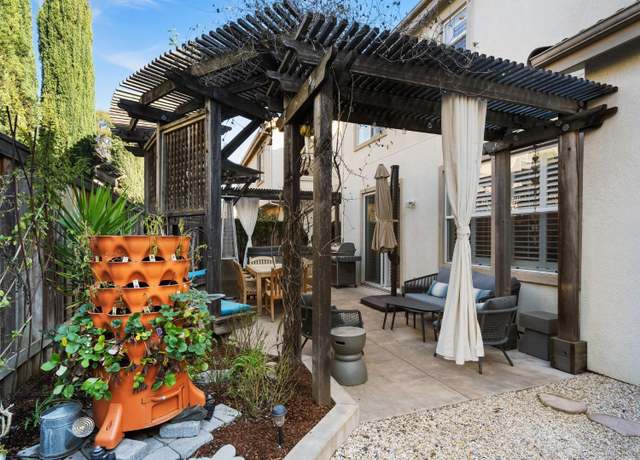 Property at 6 Summerbrooke Cir, Napa, CA 94558, 4 beds, 2.5 baths