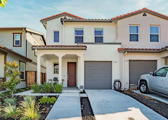 Property at 1212 Del Rancho Way, Petaluma, CA 94954, 3 beds, 2.5 baths