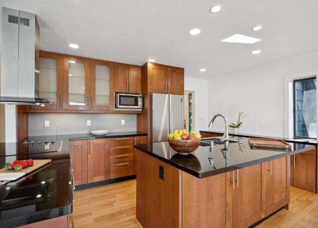Property at 8 Greenwood Cove Dr Unit B, Tiburon, CA 94920, 3 beds, 2.5 baths