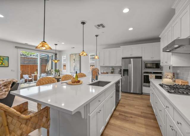 Property at 5651 Kameron Pl, Rohnert Park, CA 94928, 3 beds, 2.5 baths