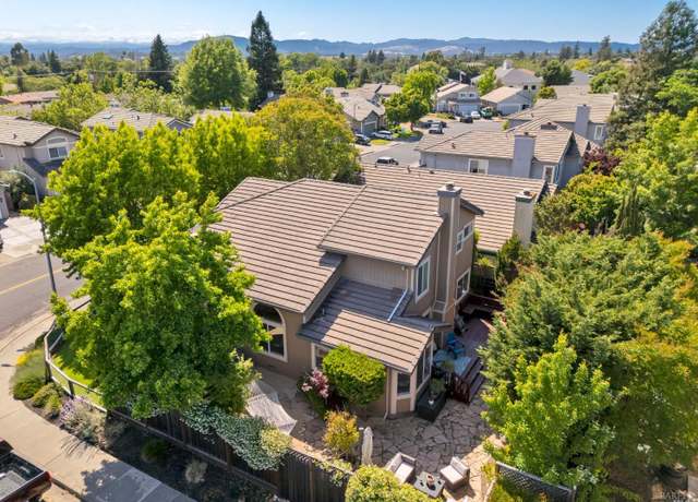 Property at 141 Flametree Cir, Windsor, CA 95492, 4 beds, 3 baths
