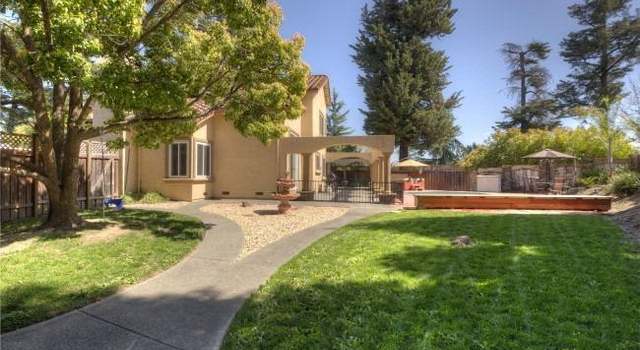 Photo of 310 Summer Rain Dr, Windsor, CA 95492