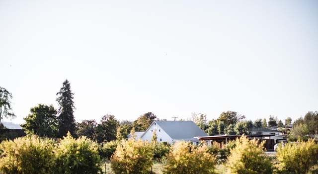 Photo of 2041 Live Oak Farm Ln, Petaluma, CA 94952