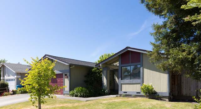 Photo of 1596 Cerro Sonoma Cir, Petaluma, CA 94954