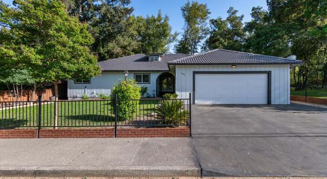 Photo of 585 W 2nd St, Cloverdale, CA 95425
