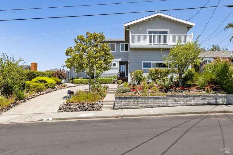 Photo of 34 Crestwood Dr San Rafael, CA 94901