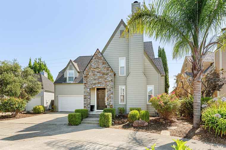Photo of 2360 Mikayla Dr Santa Rosa, CA 95403