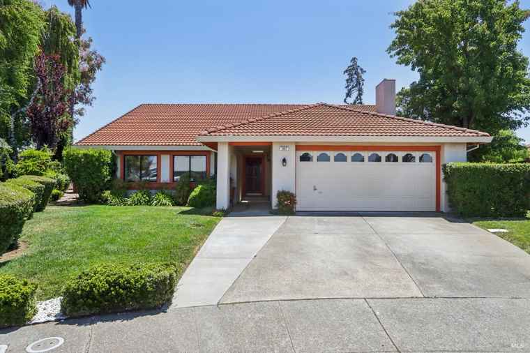 Photo of 862 Camden Ct Benicia, CA 94510