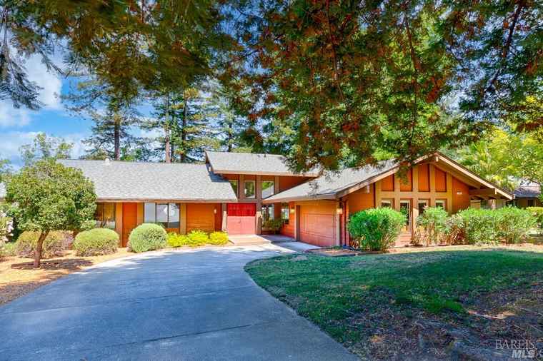 Photo of 608 Canyon Oak Ct Santa Rosa, CA 95409
