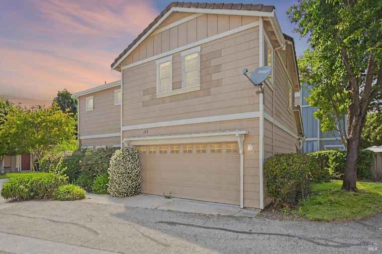 Photo of 1908 Alpine Ct Petaluma, CA 94954