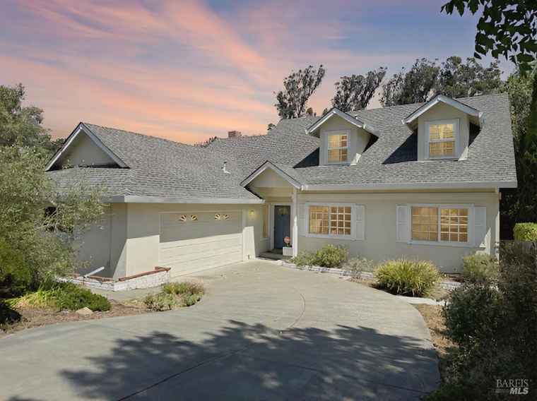 Photo of 6 Kazen Way Petaluma, CA 94952