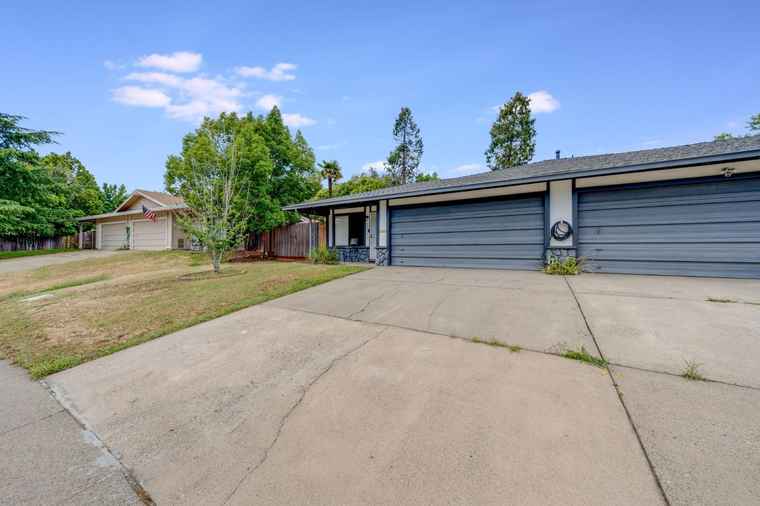 Photo of 6000 - 6002 Rowan Way Citrus Heights, CA 95621