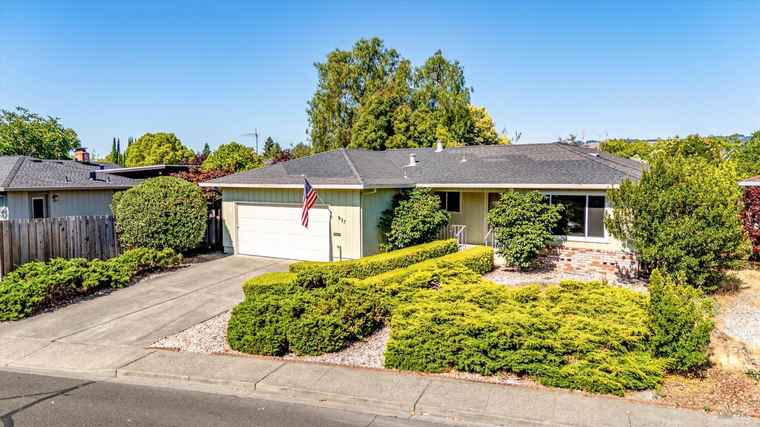 Photo of 937 Manor Dr Sonoma, CA 95476