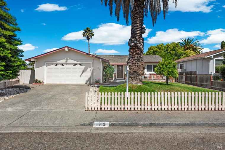 Photo of 1313 Saint Francis Dr Petaluma, CA 94954