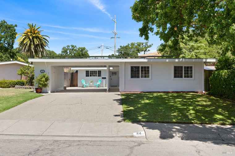 Photo of 24 Grande Vis Novato, CA 94947