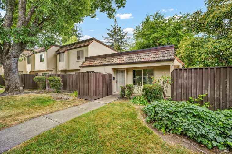 Photo of 1717 Las Raposas Ct Santa Rosa, CA 95409