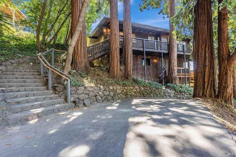 Photo of 230 Del Casa Dr Mill Valley, CA 94941