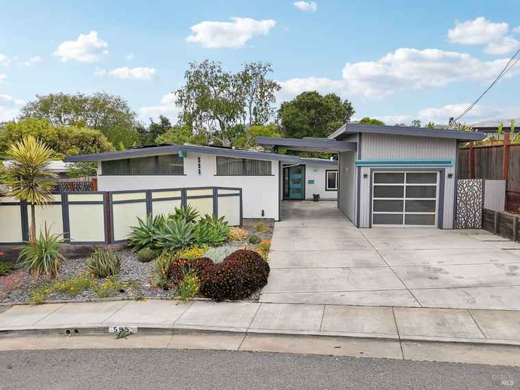 Photo of 595 Whitewood Dr San Rafael, CA 94903