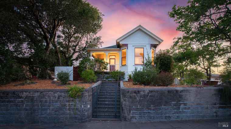 Photo of 623 Keller St Petaluma, CA 94952
