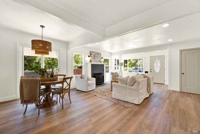 Photo of 136 Edgemont Ave Vallejo, CA 94590