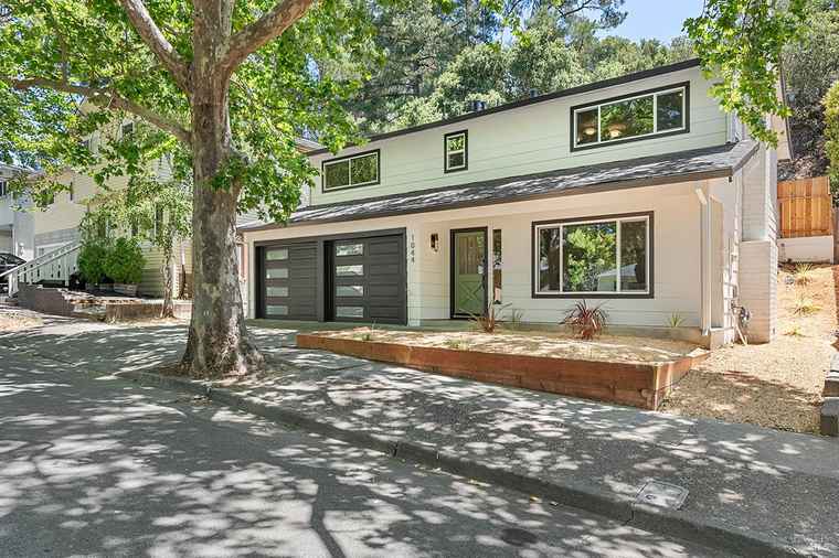 Photo of 1044 W Mcnear Ave Petaluma, CA 94952